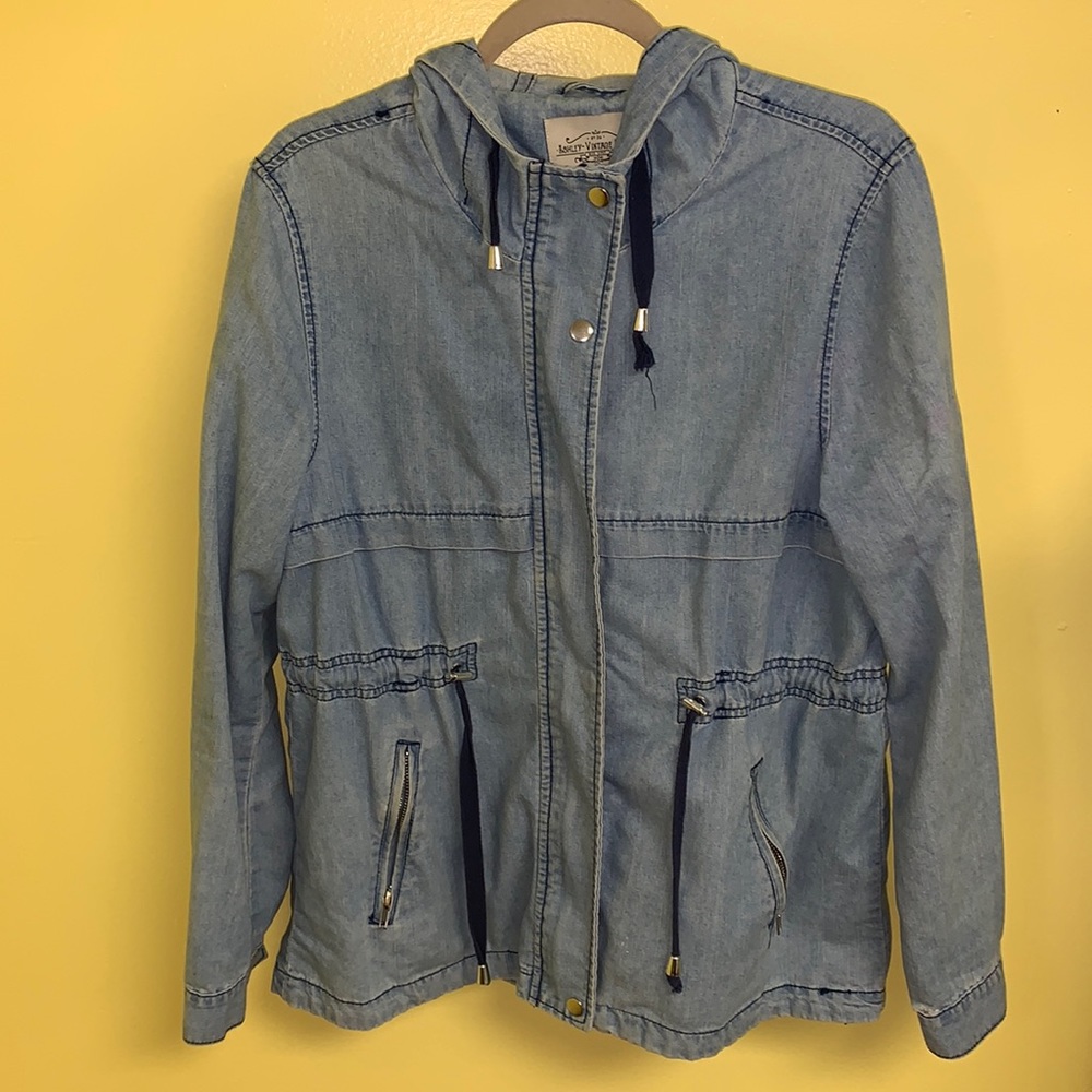 Jacket. Size L.